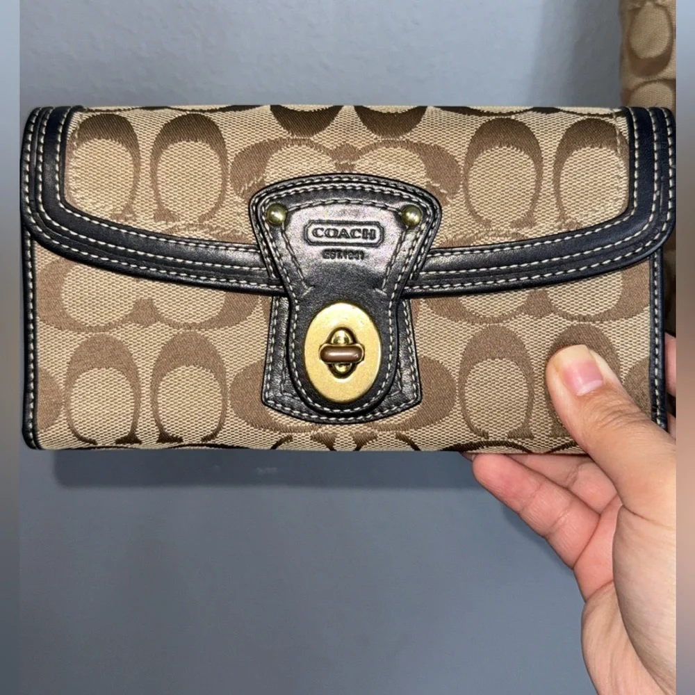 65th anniversary Gigi coach legacy set ‼️SOLD‼️ - Picture 6 of 12